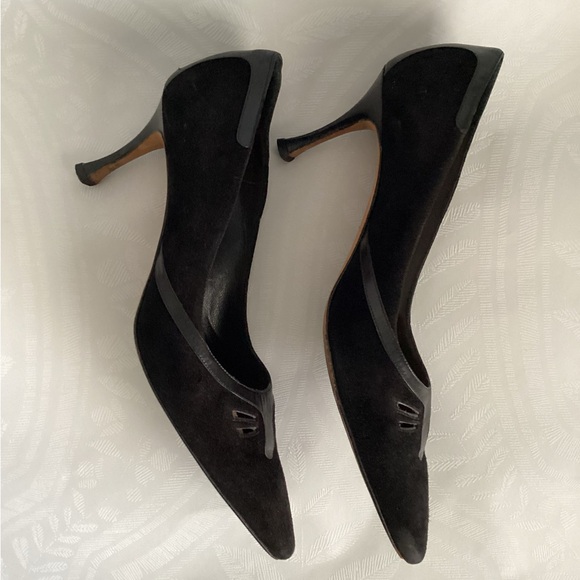 Manolo Blahnik Suede and Leather Pumps, Size 37 (6.5 US) - Picture 3 of 10